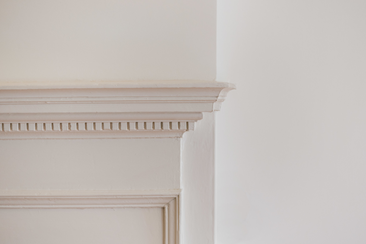 Common Installation Mistakes Crown Moulding Experts Avoid